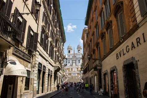 Via Condotti: a rua das marcas de luxo em Roma 